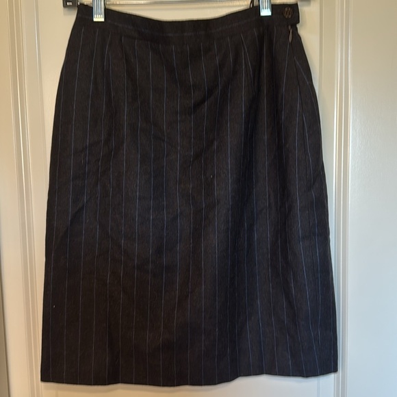 BURBERRY-Pencil Skirt- pinstripe -size 4 - Picture 9 of 10